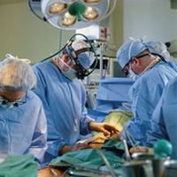 Уникальную операцию по протезированию аортального клапана без разреза грудной клетки провели впервые в Украине