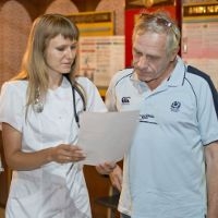 Запорожские студенты-медики консультируют пациентов с гипертонией